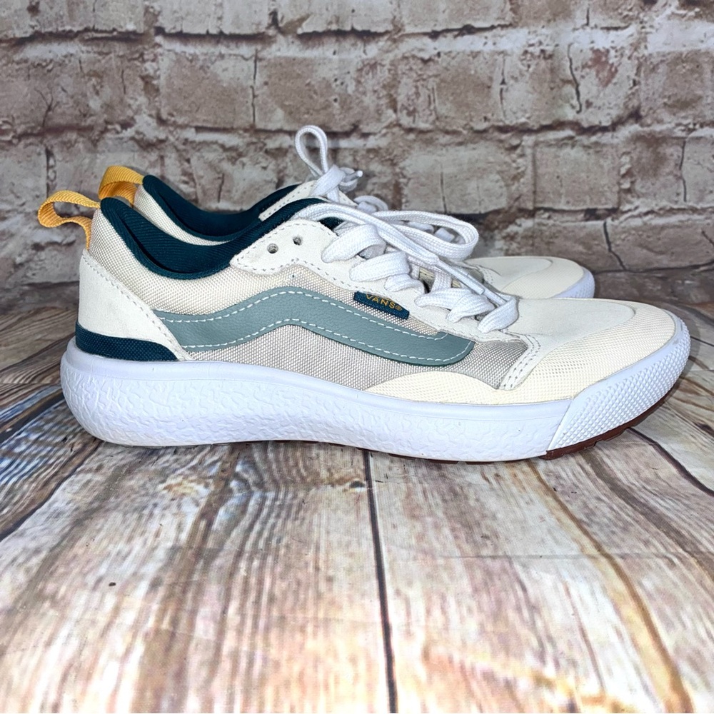 Vans Women's UltraRange EXO sneakers in "Green & Marshmallow" Size 5.5